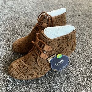 NWT TOMS Tan Cheetah Print Wedge Boots